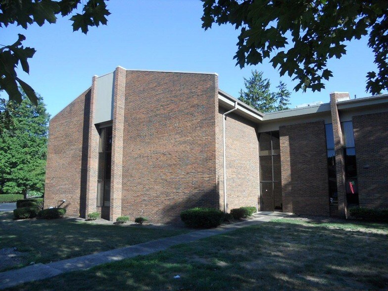 8224 Mentor Ave, Mentor, OH à louer - Photo de l’immeuble – Image 2 sur 28