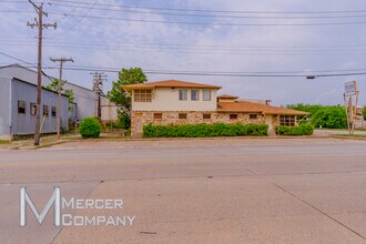 2300 S Main St, Fort Worth, TX à louer Photo de l’immeuble– Image 2 sur 4