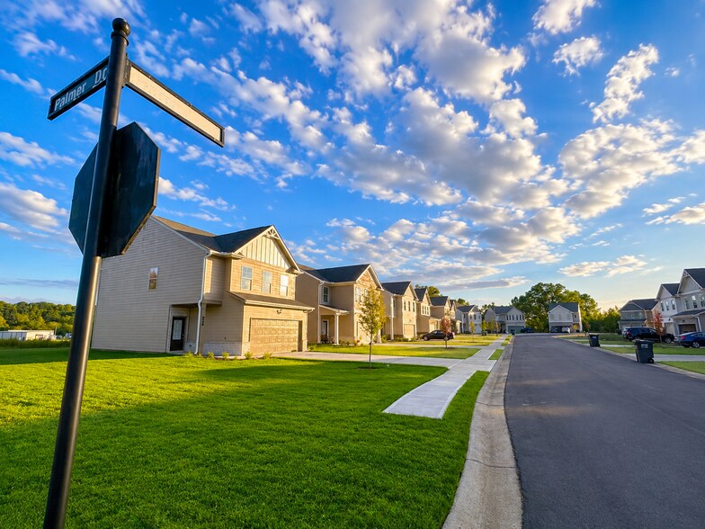 300 Harrison Dr, Calhoun, GA à vendre - Photo de l’immeuble – Image 1 sur 23