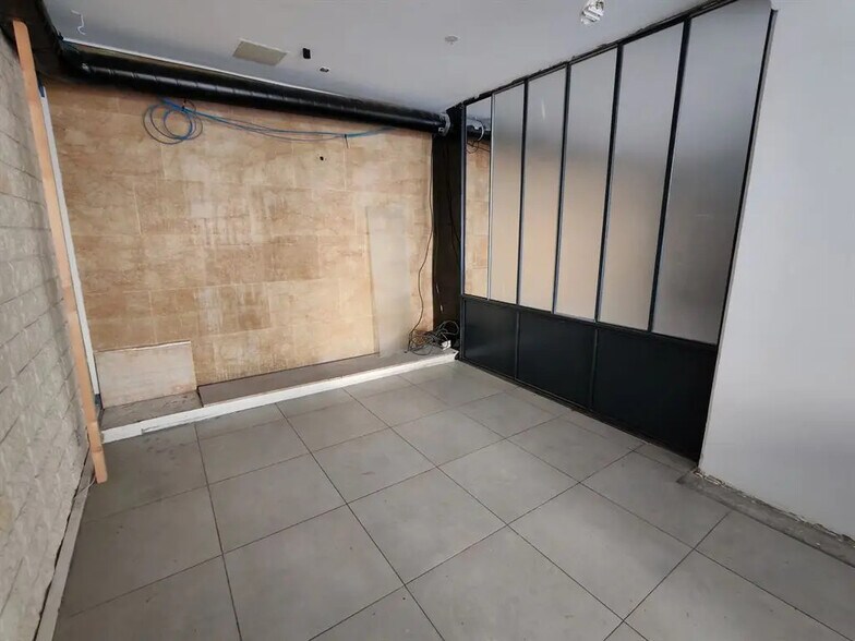 Local commercial dans Paris à louer - Photo de l’immeuble – Image 3 sur 6