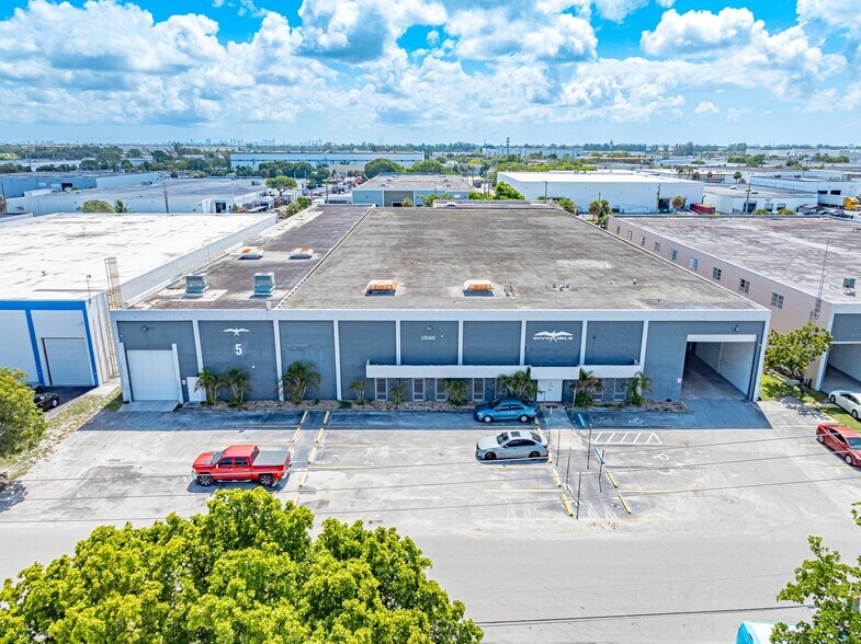 13185 NW 47th Ave, Opa-locka, FL à vendre - Photo de l’immeuble – Image 1 sur 23