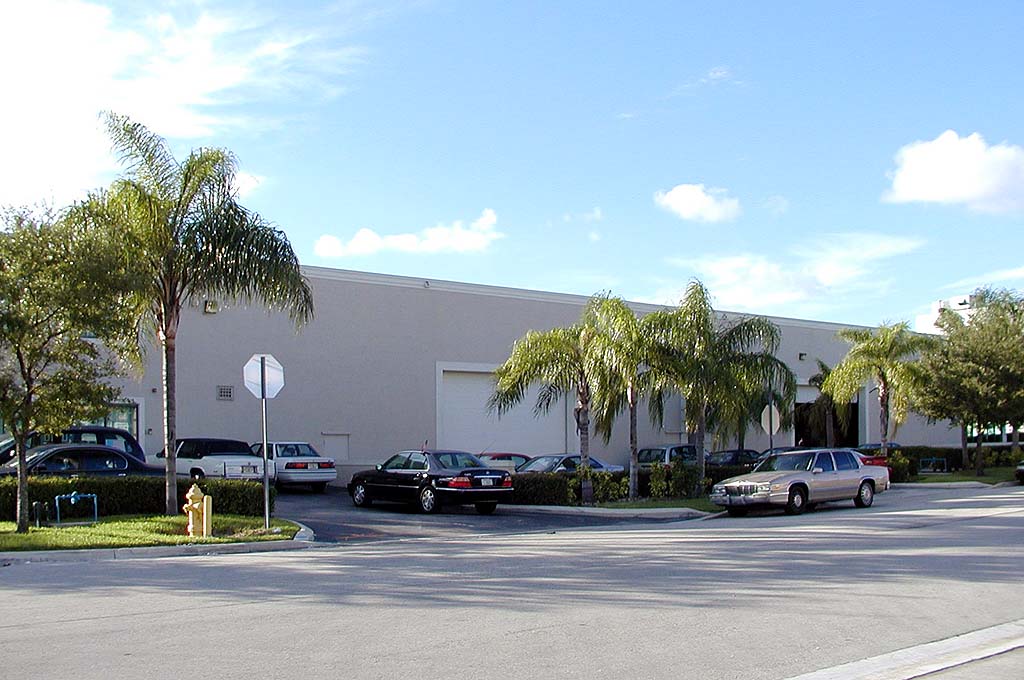 8405 NW 29th St, Miami, FL à louer Photo principale– Image 1 sur 10