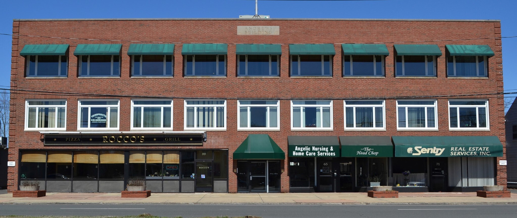 55-71 E Center St, Manchester, CT à louer Photo principale– Image 1 sur 22