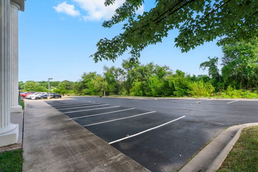 909 E Republic Rd, Springfield, MO à louer - Photo de l’immeuble – Image 3 sur 48