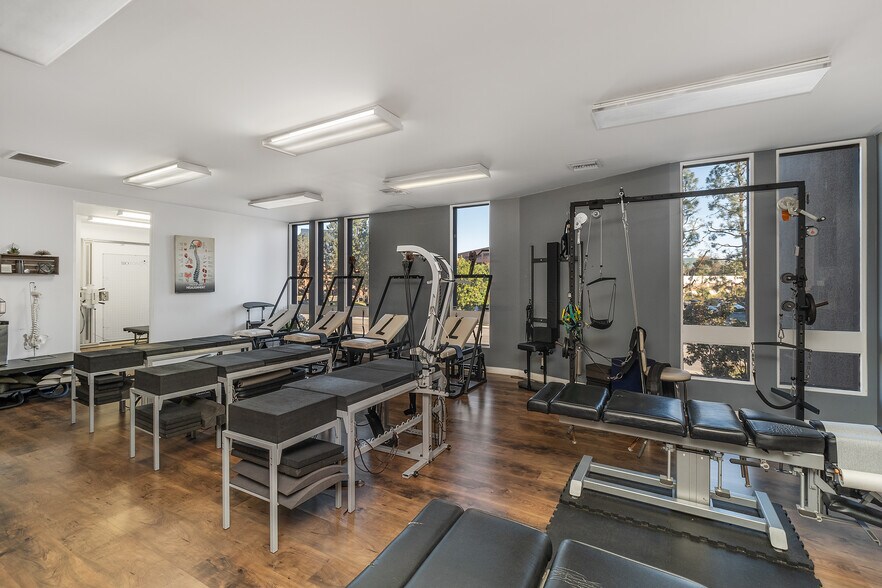 1101 Dove St, Newport Beach, CA à vendre - Photo intérieure – Image 2 sur 9