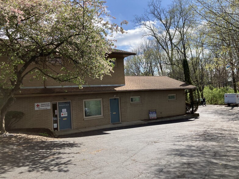 812 Coshocton Ave, Mount Vernon, OH à louer - Photo de l’immeuble – Image 3 sur 3