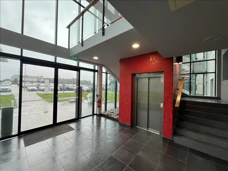 Bureau dans ARTIGUES-PRÈS-BORDEAUX à vendre - Photo de l’immeuble – Image 3 sur 7