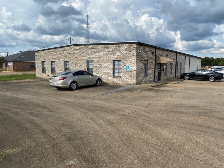 2112 N Bolton Ave, Alexandria, LA à vendre - Photo principale – Image 1 sur 37