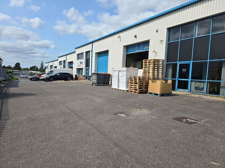 12 Downley Rd, Havant à louer - Photo de l’immeuble – Image 2 sur 3