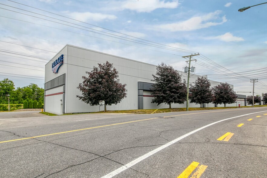 1650 Boul Lionel-Bertrand, Boisbriand, QC à louer - Photo de l’immeuble – Image 3 sur 5