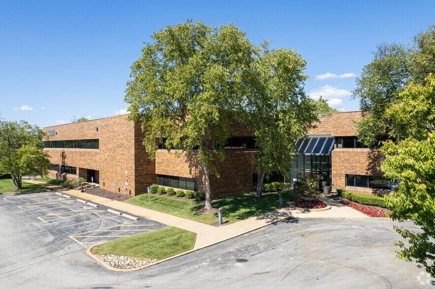 12755 Olive Blvd, Creve Coeur, MO à louer - Photo de l’immeuble – Image 1 sur 14