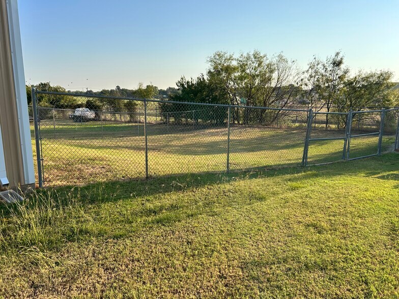 6890 Hudson Village Crk, Kennedale, TX à louer - Photo de l’immeuble – Image 3 sur 11