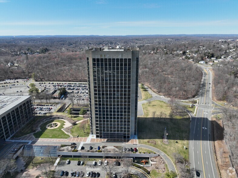 1 Blue Hill Plz, Pearl River, NY à louer – Image 3 sur 45