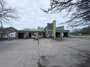 925 Nichol Ave, Anderson, IN à louer Photo de l’immeuble– Image 2 sur 5