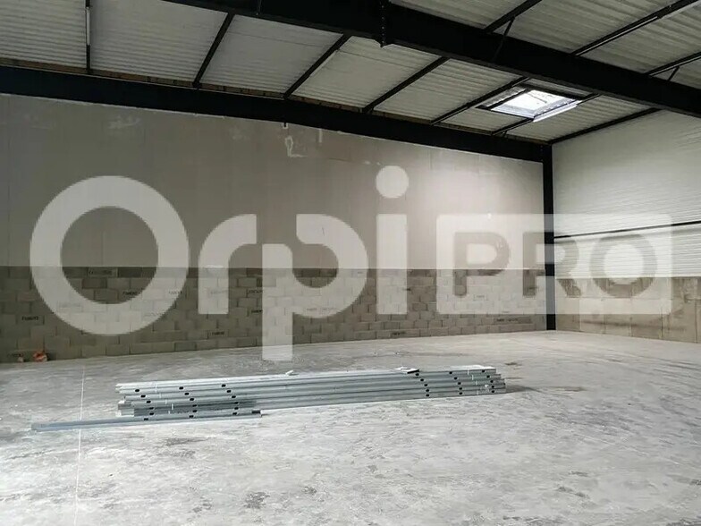 Local d'activités dans Frans à vendre - Photo intérieure – Image 2 sur 7