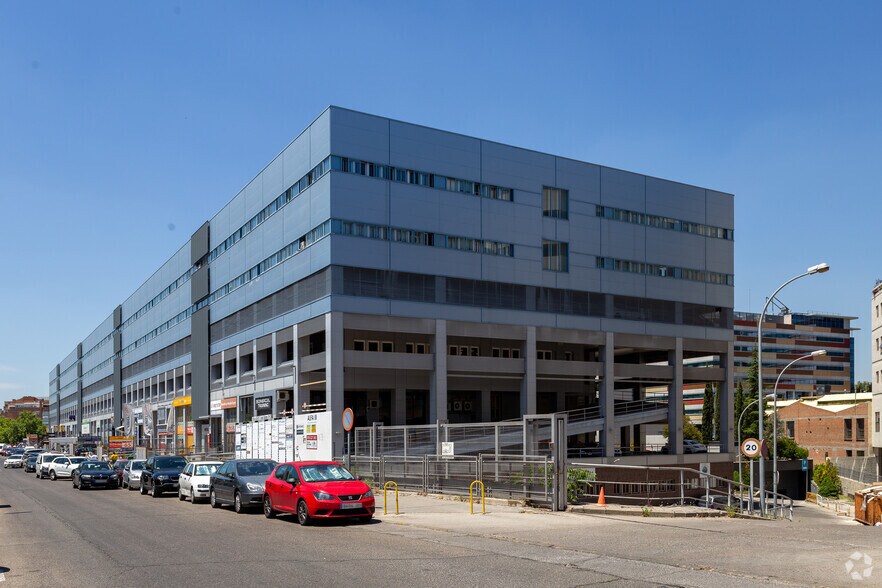 Calle de Isabel Colbrand, 10-12, Madrid, Madrid à louer - Photo de l’immeuble – Image 3 sur 18