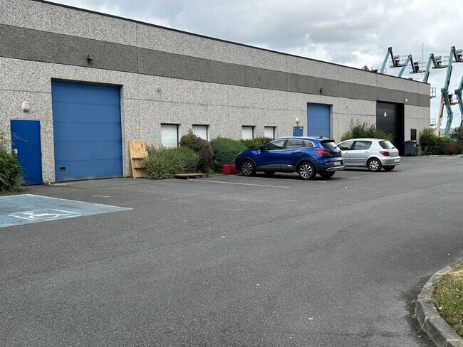 Plus de détails pour Bureau, Industriel/Logistique à louer
