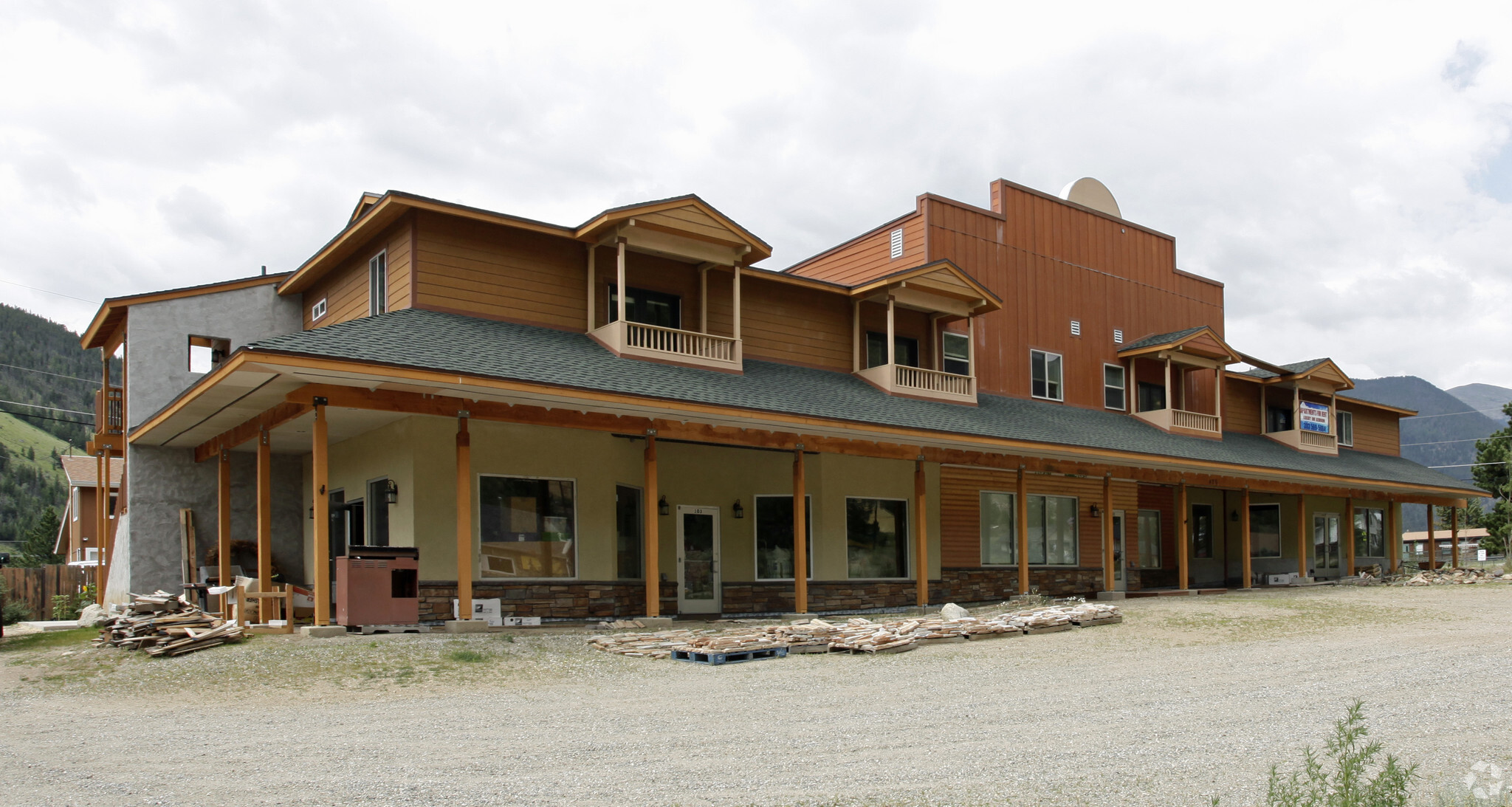 420 E Park Ave, Idaho Springs, CO à louer Photo principale– Image 1 sur 32