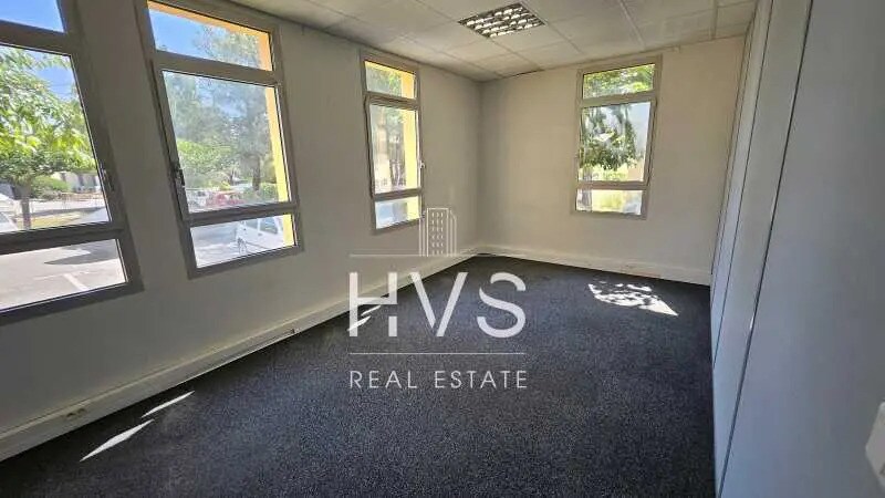 425 Rue René Descartes, Aix-en-Provence à louer - Photo de l’immeuble – Image 3 sur 5