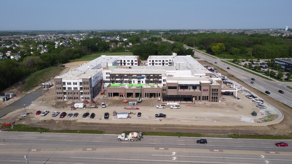 950 Jordan Creek Pky, West Des Moines, IA à louer - Photo de l’immeuble – Image 3 sur 18