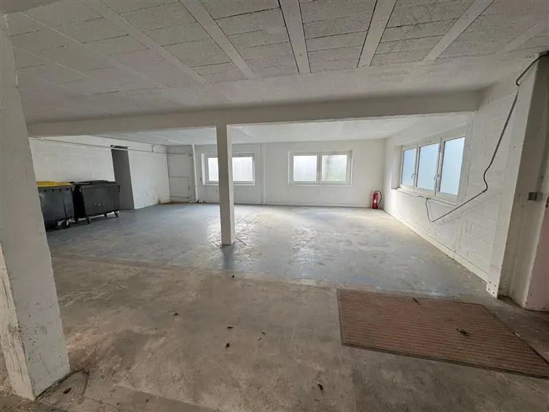 Local d’activités dans Quincy-Voisins à louer Photo intérieure– Image 1 sur 6