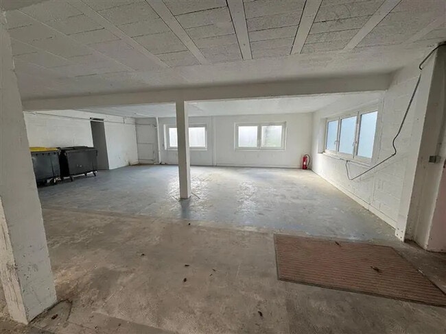 Plus de détails pour Local d'activités à louer