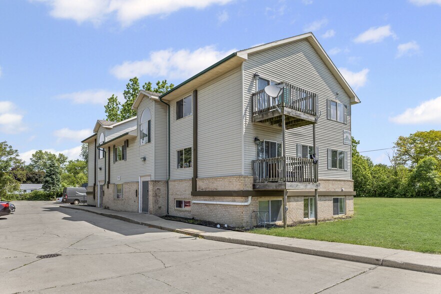 3530 W Jolly Rd, Lansing, MI à vendre - Photo de l’immeuble – Image 1 sur 6