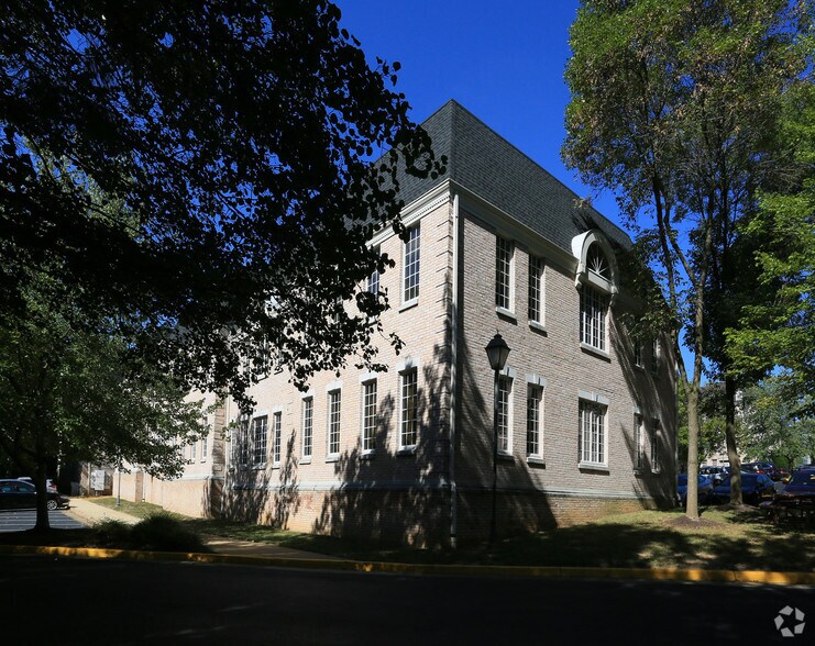 3919 Blenheim Blvd, Fairfax, VA à louer - Photo de l’immeuble – Image 3 sur 7