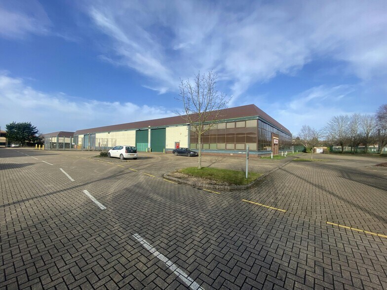 552 Fairlie Rd, Slough à louer - Photo de l’immeuble – Image 2 sur 5