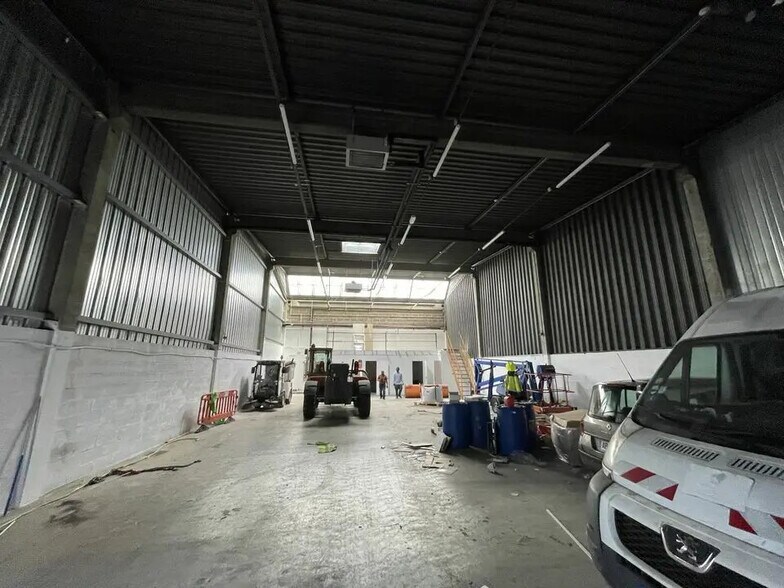 Industriel/Logistique dans Aulnay-sous-Bois à louer - Photo de l’immeuble – Image 2 sur 3