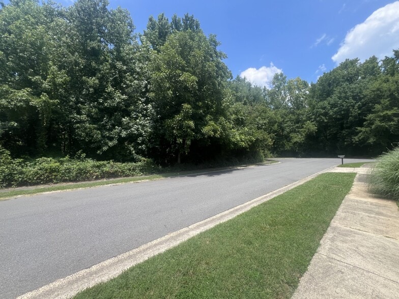 Brandywine Dr, Matthews, NC à vendre - Photo principale – Image 2 sur 3