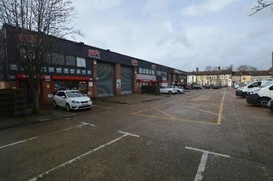 77-81 Sumner Rd, Croydon à louer - Photo principale – Image 1 sur 7