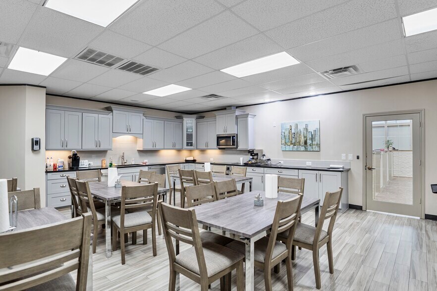 2901 W Sam Houston Pky N, Houston, TX à louer - Photo de l’immeuble – Image 3 sur 11