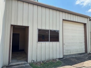 1730 Elmview Dr, Houston, TX à louer Photo de l’immeuble– Image 1 sur 6