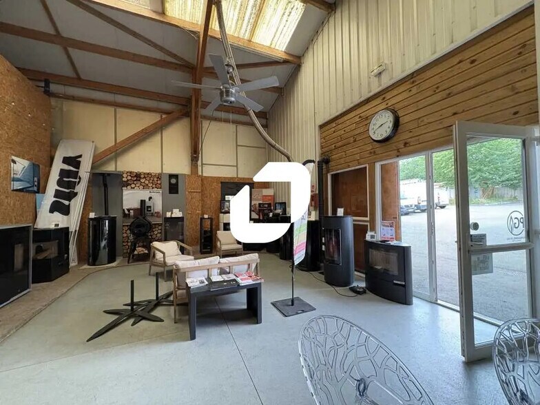 Bureau dans Jouars-Pontchartrain à louer - Photo de l’immeuble – Image 2 sur 10