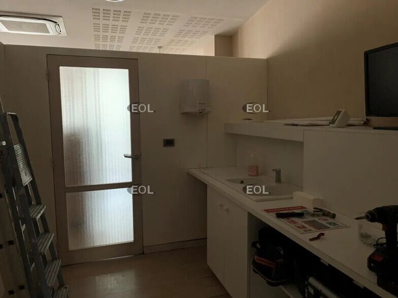 Local commercial dans Sorgues à louer - Photo de l’immeuble – Image 2 sur 4