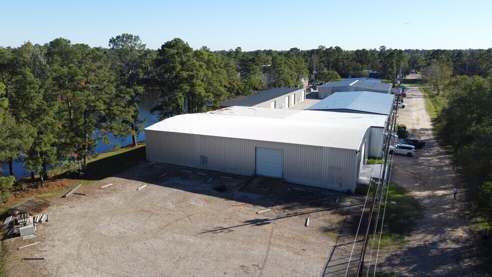 1515 Lakeville Dr, Kingwood, TX à louer - Photo de l’immeuble – Image 2 sur 18