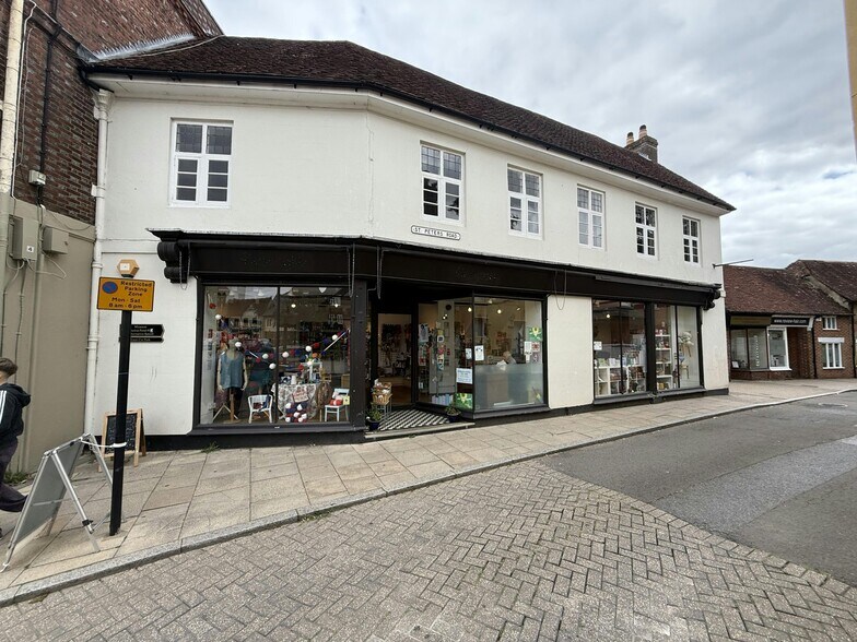 19 The Square, Petersfield à louer - Photo de l’immeuble – Image 1 sur 5