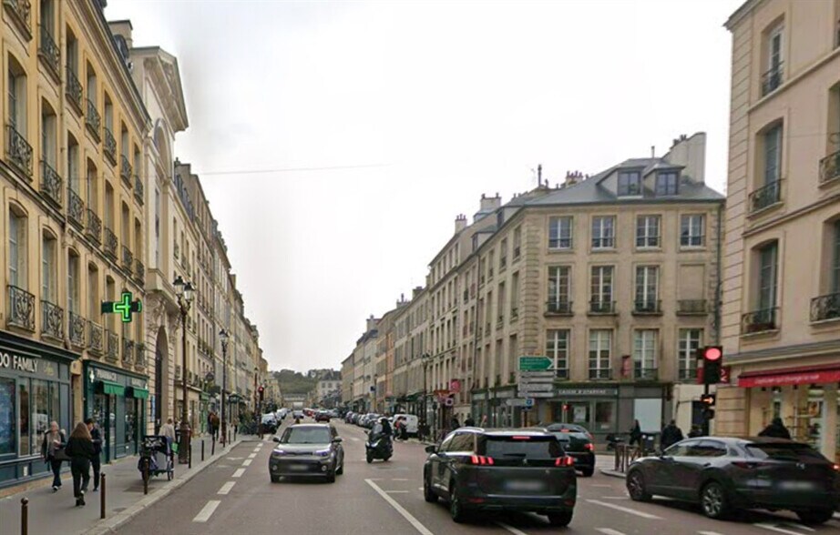 Local commercial dans VERSAILLES à louer - Photo de l’immeuble – Image 1 sur 2