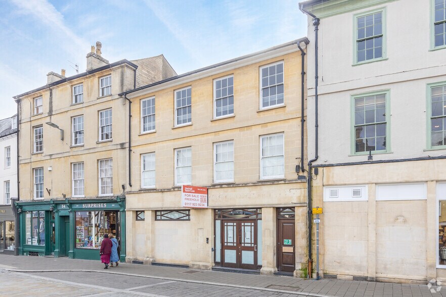 32 Market Pl, Cirencester à vendre - Photo principale – Image 1 sur 2