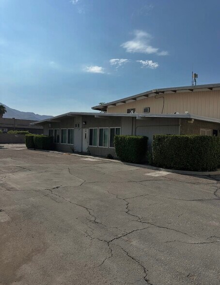 5006 E Calle San Raphael, Palm Springs, CA à louer - Photo de l’immeuble – Image 3 sur 9
