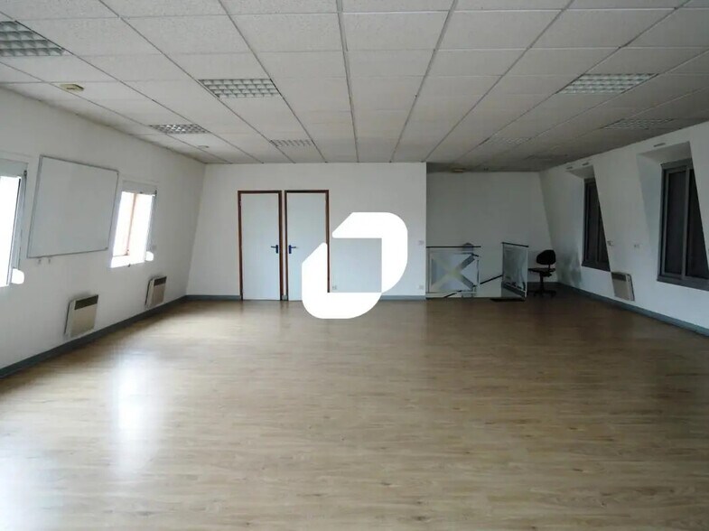 Bureau dans Champs-sur-Marne à louer - Photo de l’immeuble – Image 3 sur 3