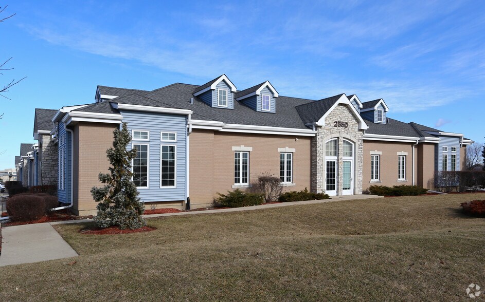 2550 Compass Rd, Glenview, IL à vendre - Photo de l’immeuble – Image 3 sur 14