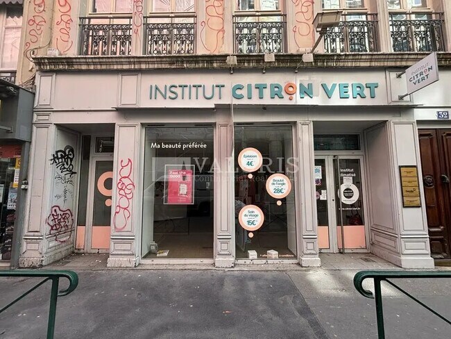 Plus de détails pour Local commercial à vendre