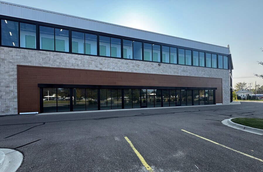 24200 Gratiot Ave, Eastpointe, MI à louer - Photo de l’immeuble – Image 3 sur 3