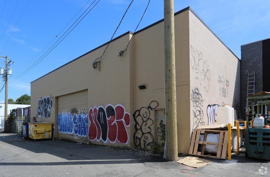 1375 Adanac St, Vancouver, BC à vendre - Photo de l’immeuble – Image 2 sur 2