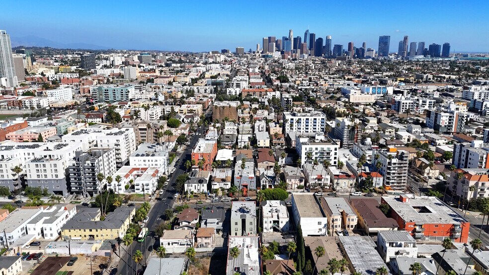 910 S Mariposa Ave, Los Angeles, CA à vendre - Photo de l’immeuble – Image 2 sur 15