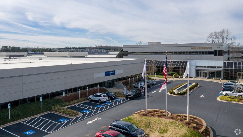 7345 IBM Dr, Charlotte, NC à louer - Photo principale – Image 3 sur 5