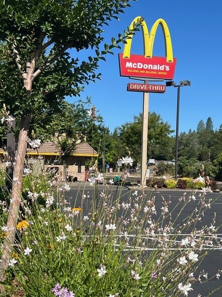 1216-1242 Broadway, Placerville, CA à louer - Photo de l’immeuble – Image 2 sur 5