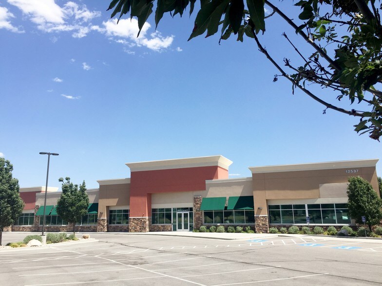 12537 S Crossing Dr, Riverton, UT à louer - Photo de l’immeuble – Image 2 sur 4